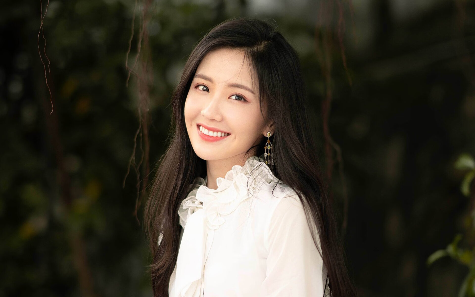 国际足球裁判引入AI辅助系统，裁判决策变得更加精准，国际足球裁判员